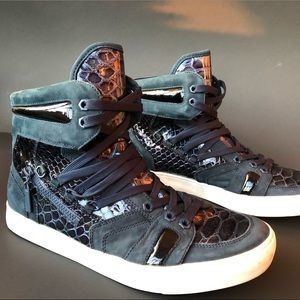 Royal blue with croc print Jump high top sneakers